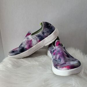 Oofos Tie-Dye Slip-On Shoes, Size 10